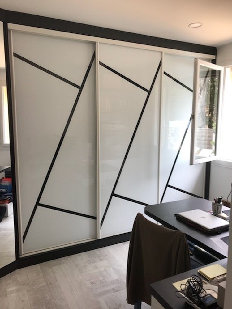 Sliding doors Cosmos lacquered glass  White and Black